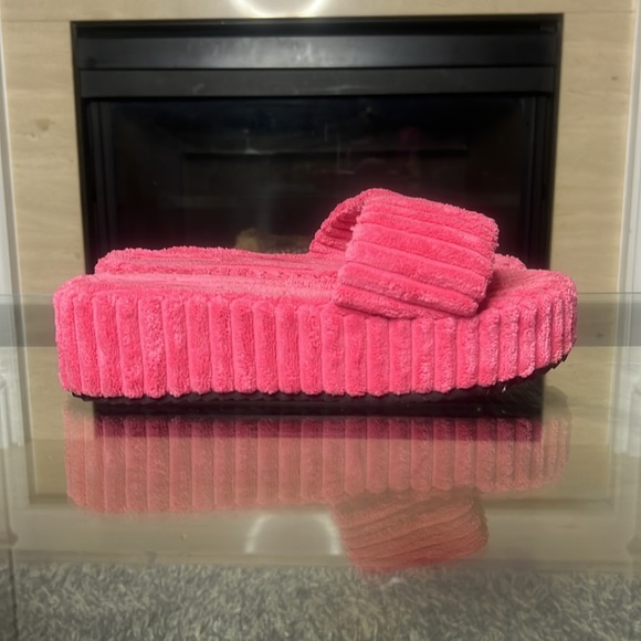 Fashion Nova Jiggie Slippers, 9 - Picture 9 of 11